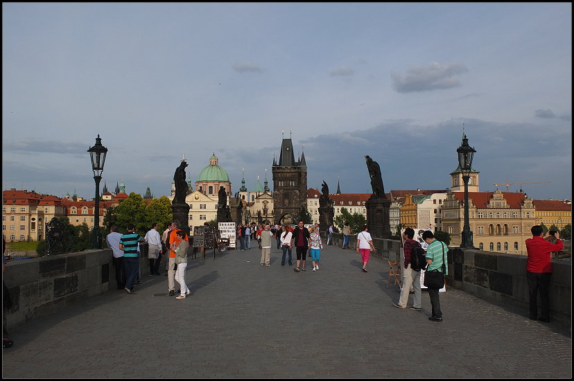 Karlsbrücke Blick von der Kleinseite zurück zur Prager Altstadt 