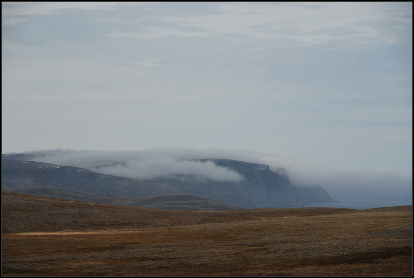 Nordkapfelsen hinter Wolken