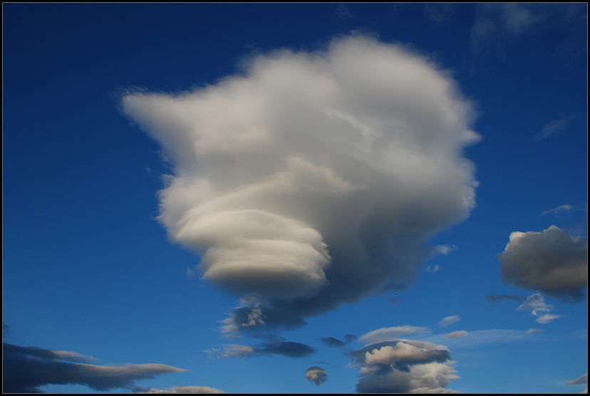 Die Wolke sieht aus, wie die Teekanne aus "Die Schne und das Biest"