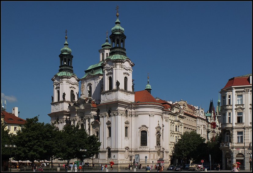 St.-Nikolaus-Kirche im Sonnenschein 