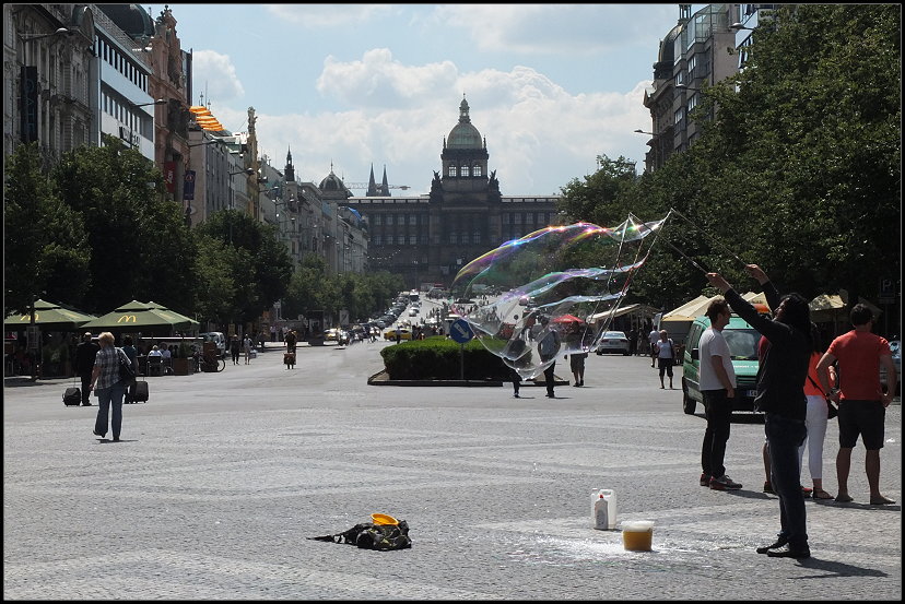 Der Wenzelsplatz mit dem Nationalmuseum am oberen Ende 
