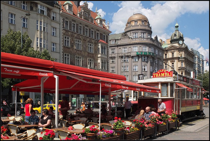 Ausrangierte historische Straenbahn auf dem Wenzelsplatz 