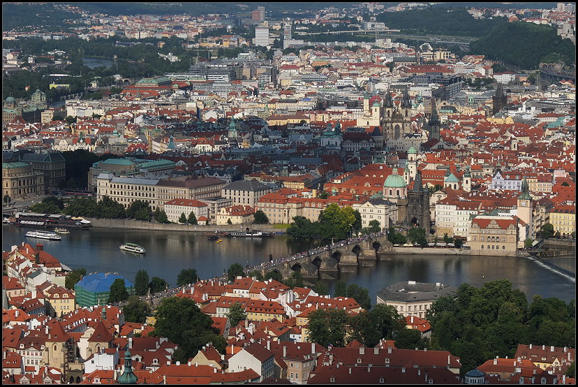 Karlsbrcke und im Hintergrund der Altstdter Ring  