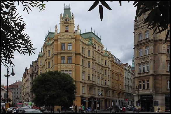 Schickes Haus gegenüber Schickes Haus gegenüber