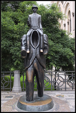 Statue neben der Spanischen Synagoge Statue neben der Spanischen Synagoge