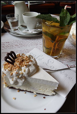 Lecker Kuchen im Café Louvre Lecker Kuchen im Café Louvre